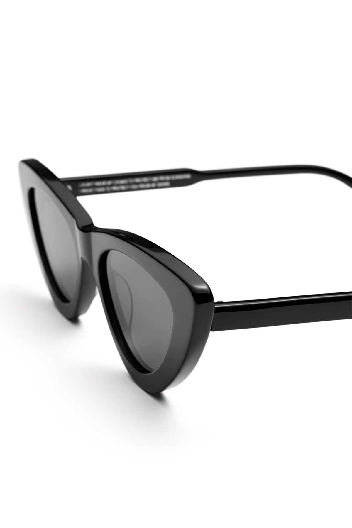 006 BY CHIMI EYEWEAR - Velvet Staging 2.0