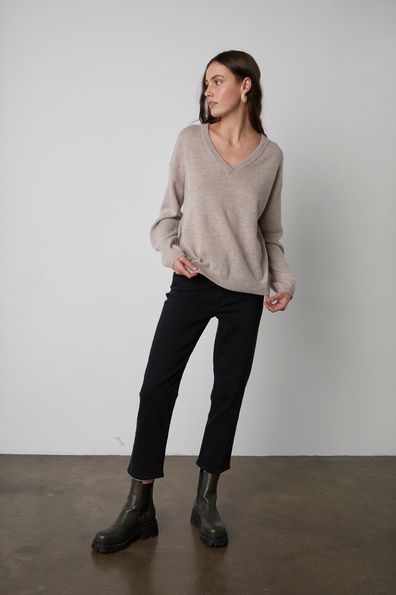ABBIE V-NECK CASHMERE SWEATER - Velvet Staging 2.0