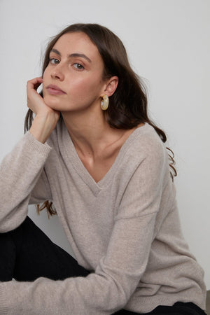 ABBIE V-NECK CASHMERE SWEATER - Velvet Staging 2.0