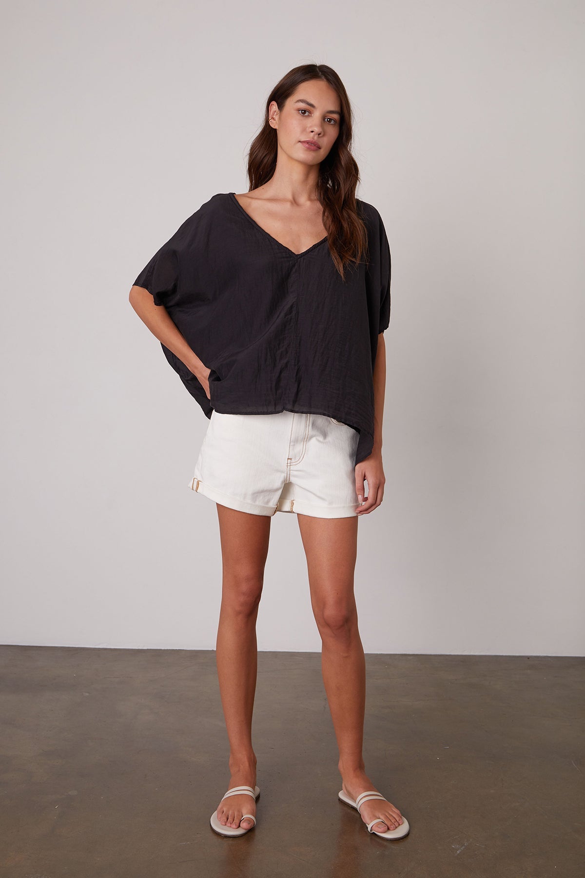 ALINN BOXY V-NECK TOP - Velvet Staging 2.0