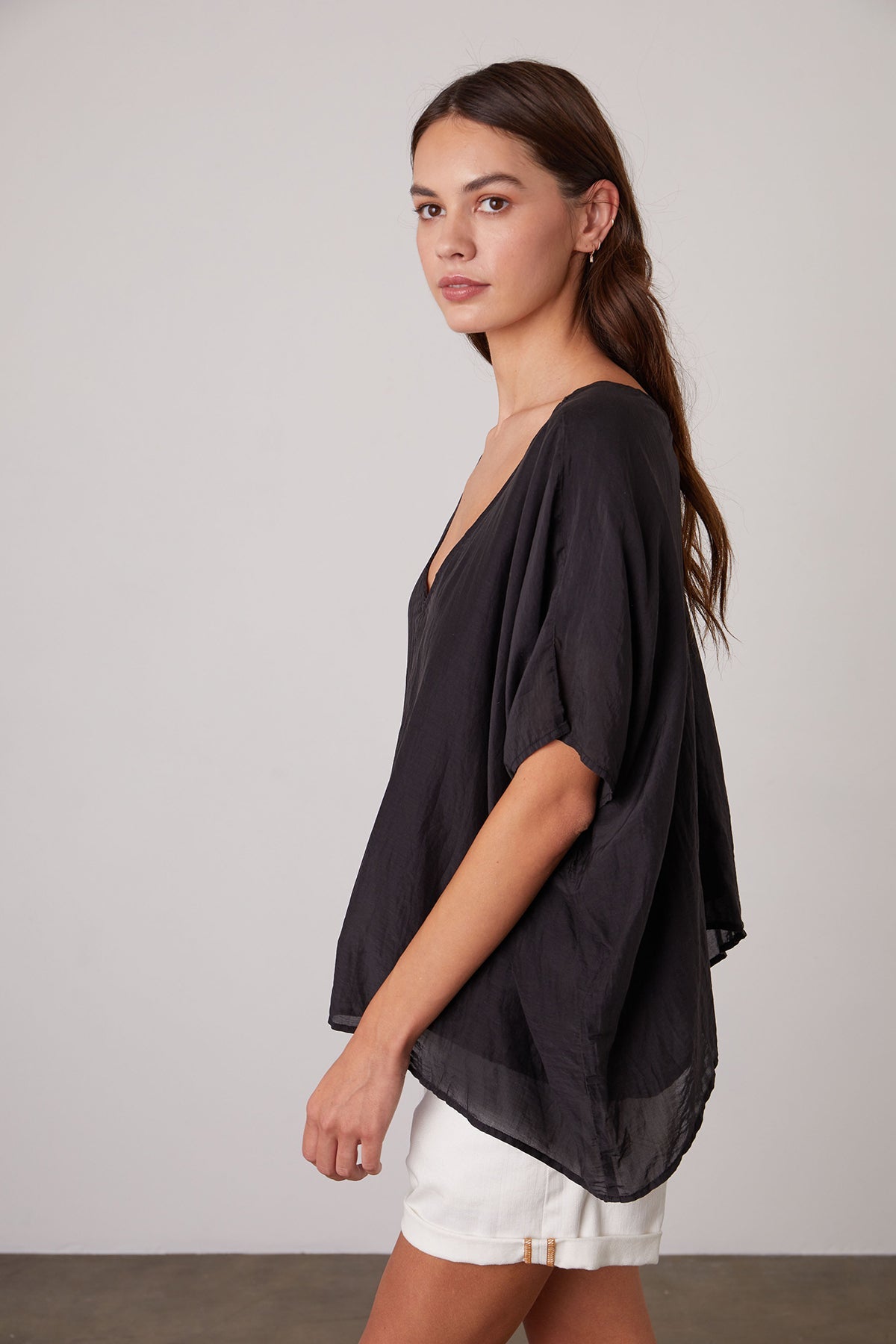 ALINN BOXY V-NECK TOP - Velvet Staging 2.0