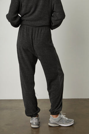 BELLE JOGGER - Velvet Staging 2.0