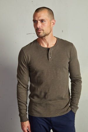BRADLEY HENLEY - Velvet Staging 2.0