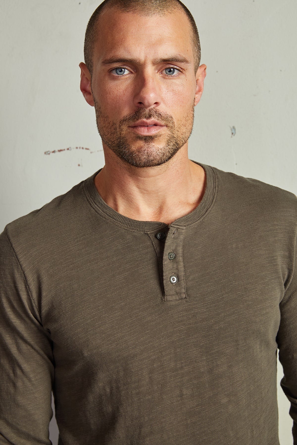 BRADLEY HENLEY - Velvet Staging 2.0
