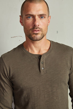BRADLEY HENLEY - Velvet Staging 2.0
