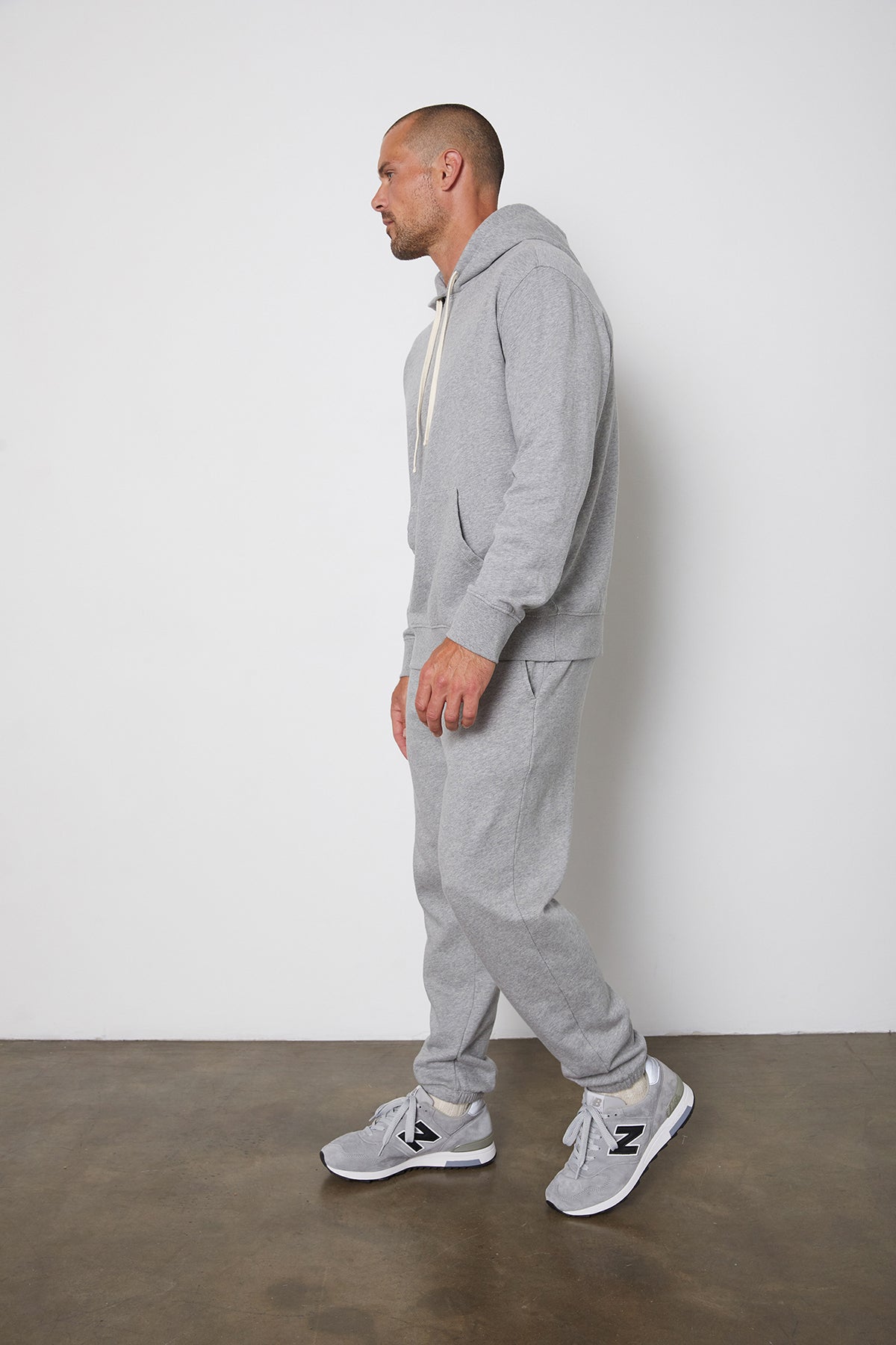 COOPER PULLOVER HOODIE - Velvet Staging 2.0