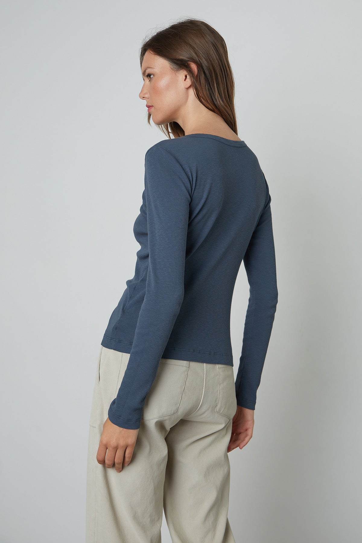 Bayler Tee Shadow Vera Pant back side view-27196629123268