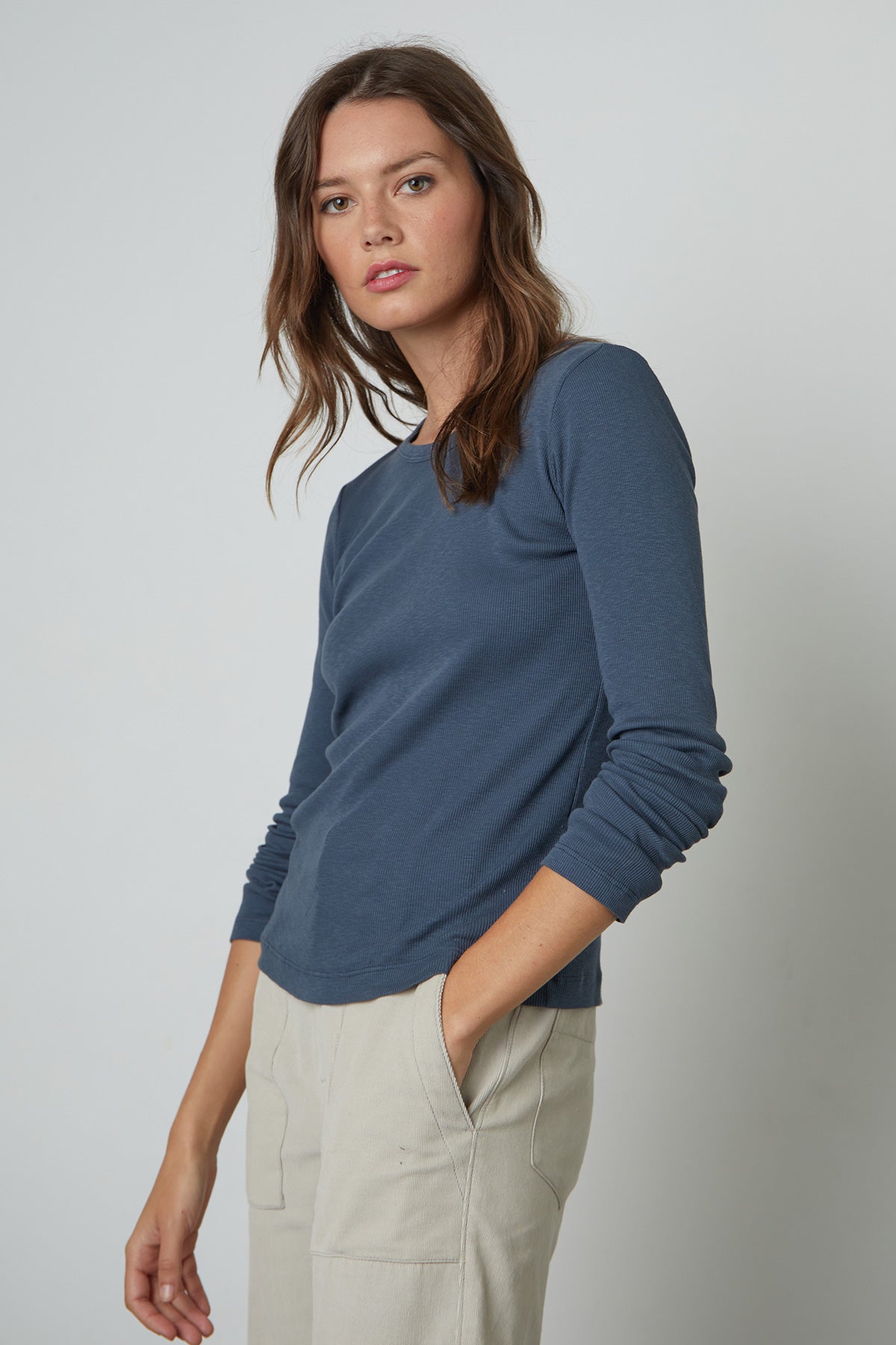 Bayler Tee Shadow Vera Pant side front view-27196629057732