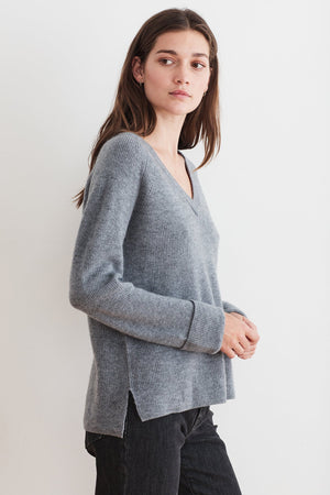 DANIELLA CASHMERE SWEATER - Velvet Staging 2.0