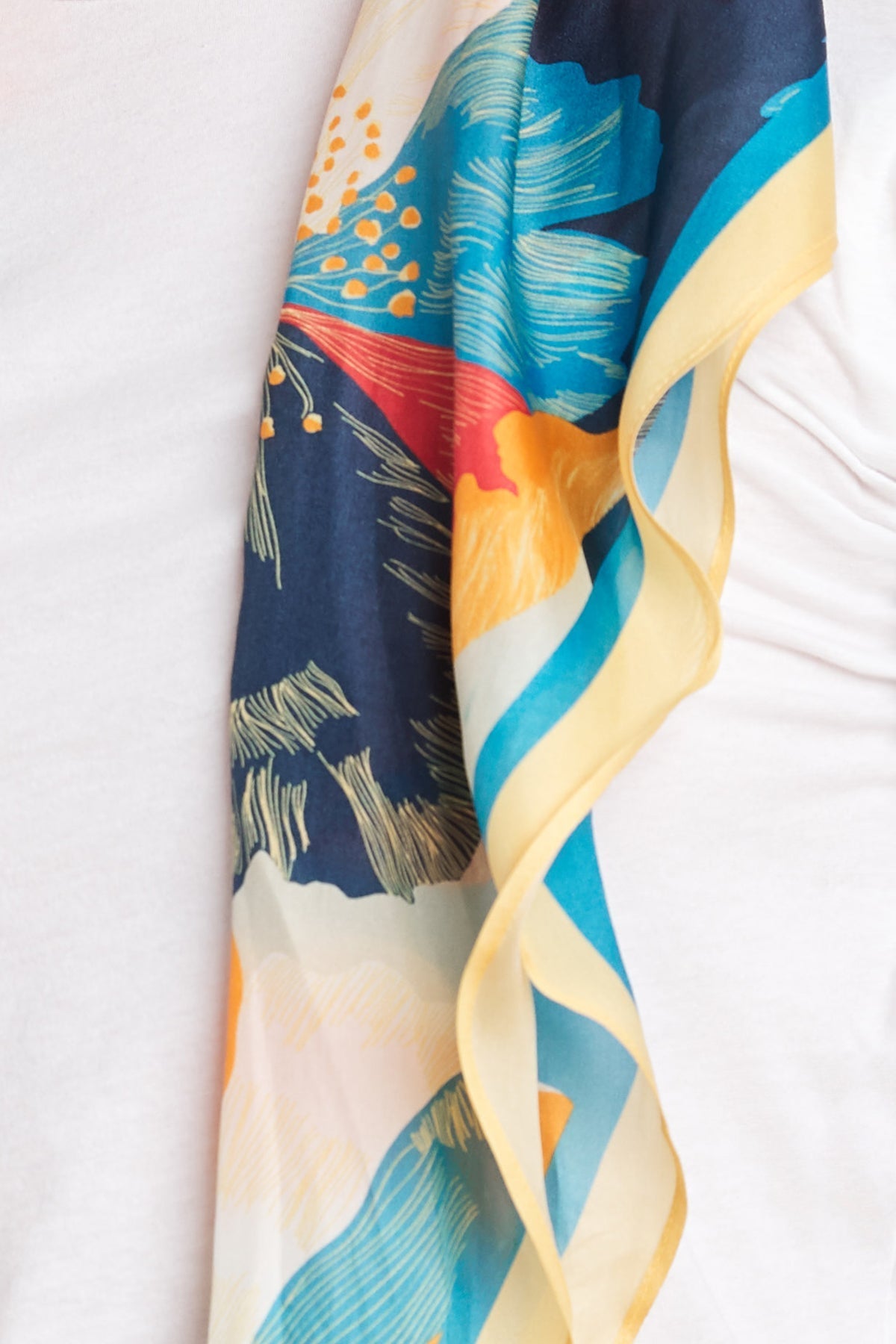 DIAMOND SHAPE SILK SCARF - Velvet Staging 2.0