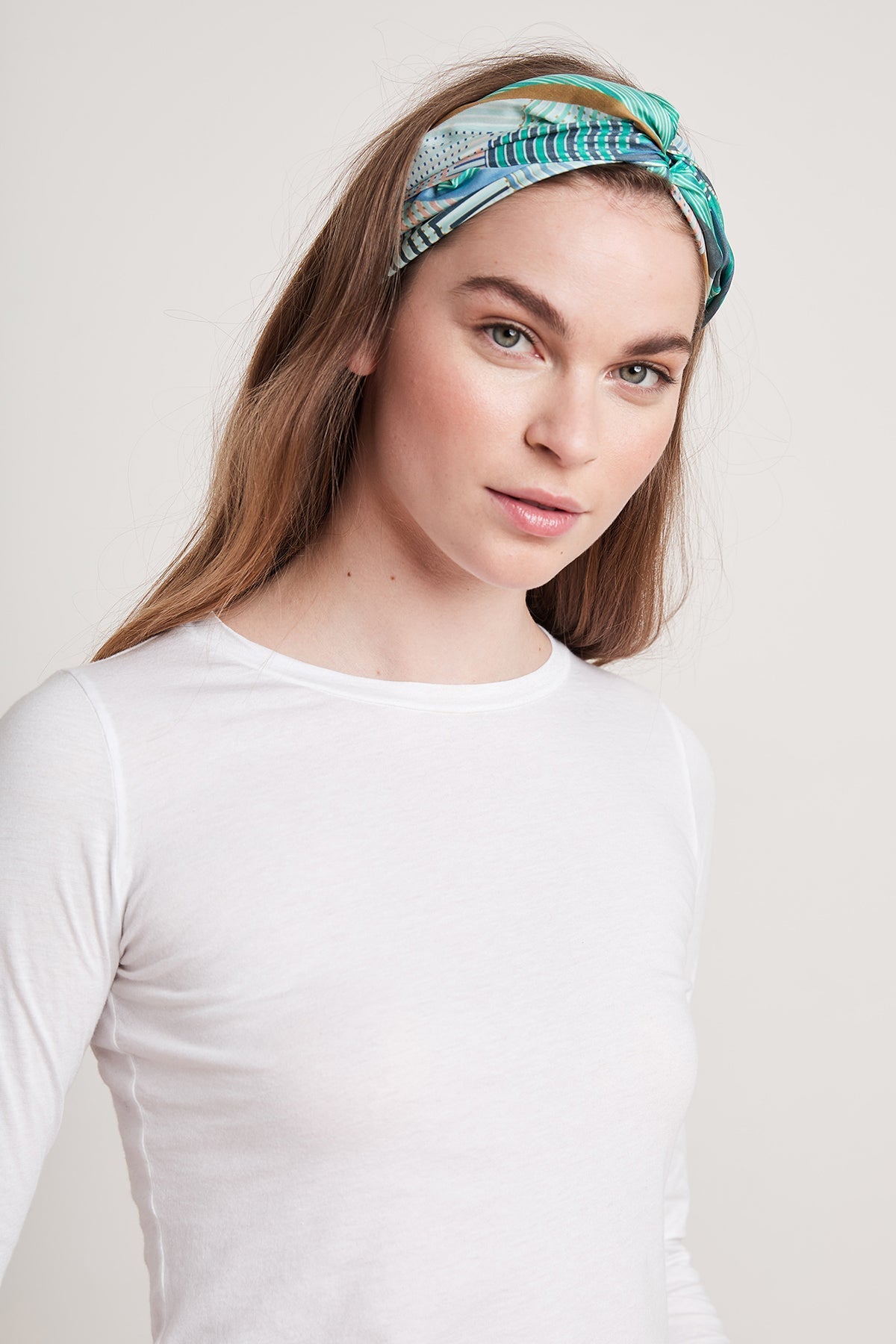 DIAMOND SHAPE SILK SCARF - Velvet Staging 2.0