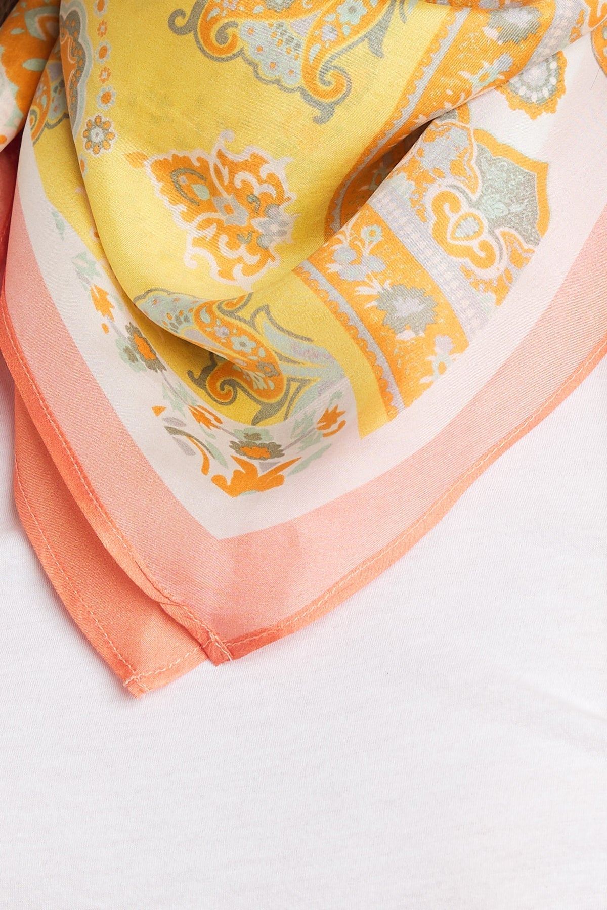 DIAMOND SHAPE SILK SCARF - Velvet Staging 2.0