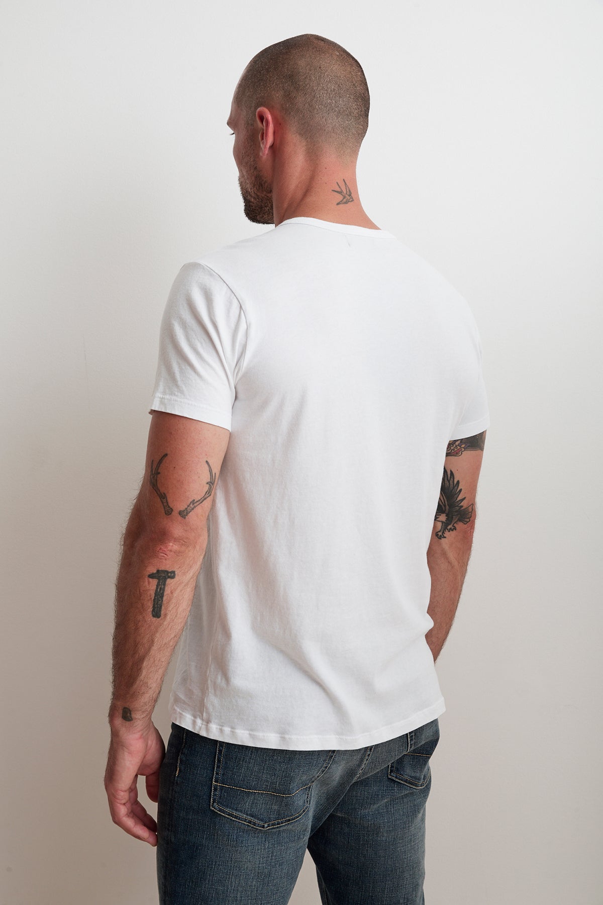 FLYNN SURF GRAPHIC TEE - Velvet Staging 2.0