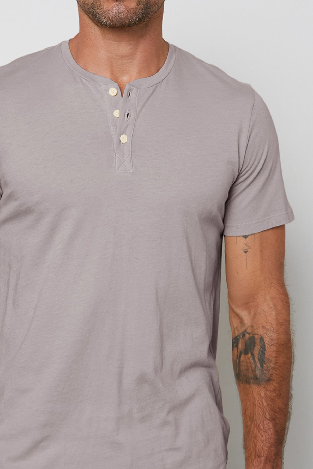   FULTON SHORT SLEEVE HENLEY Velvet by Graham & Spencer 