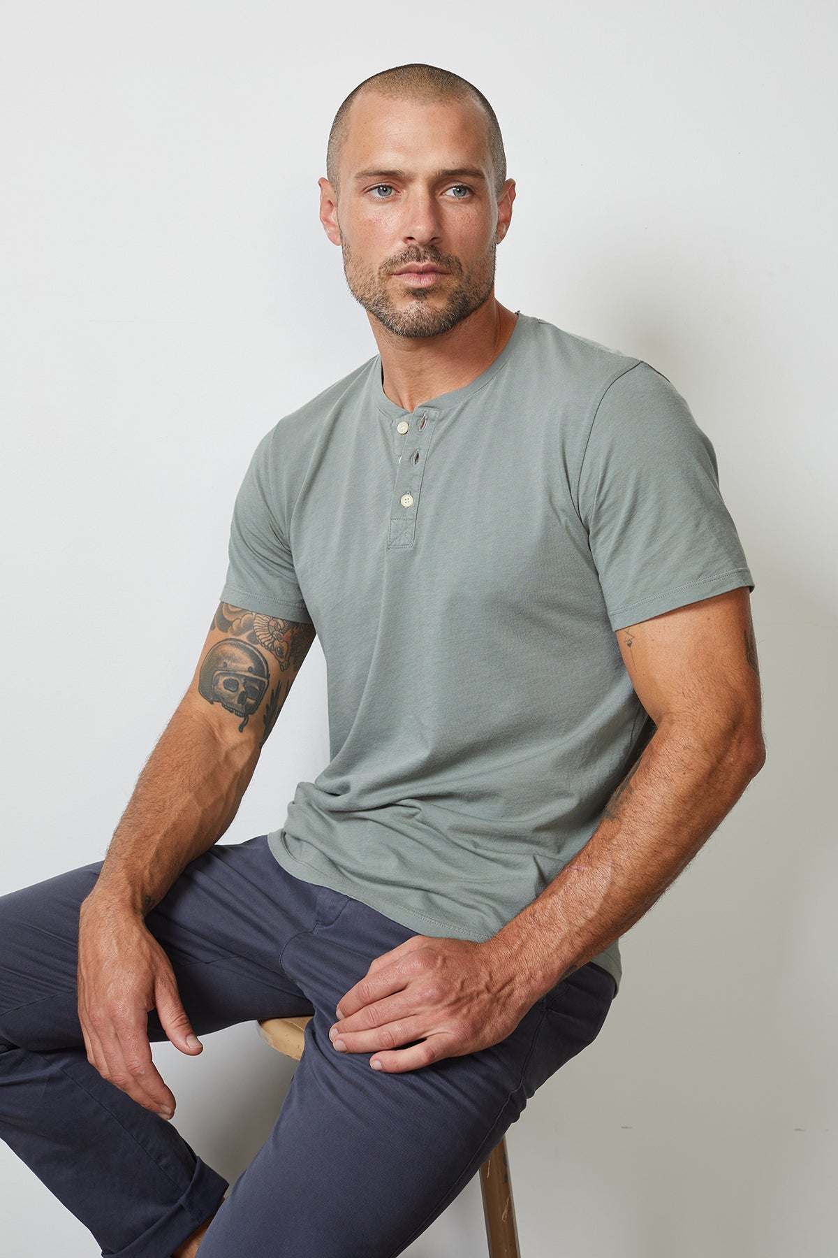   FULTON SHORT SLEEVE HENLEY Velvet by Graham & Spencer 