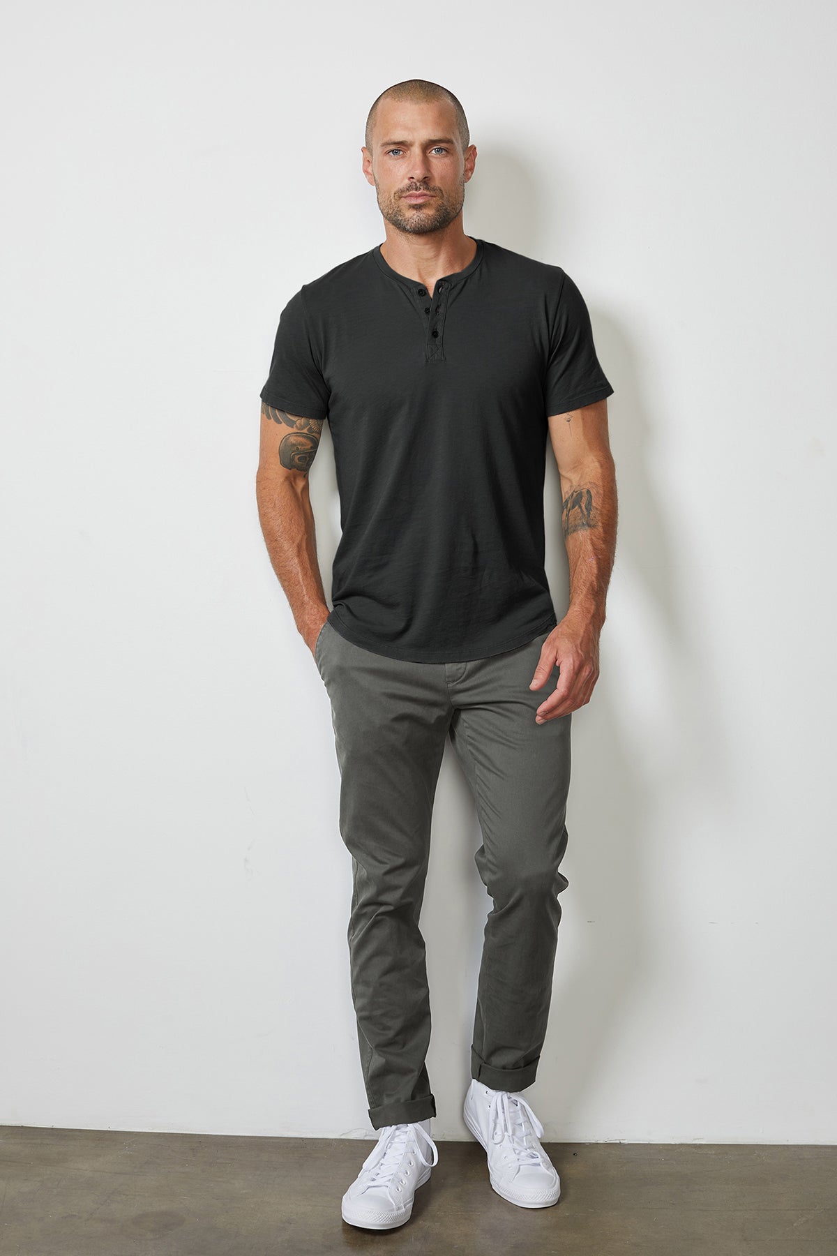   FULTON SHORT SLEEVE HENLEY Velvet by Graham & Spencer 