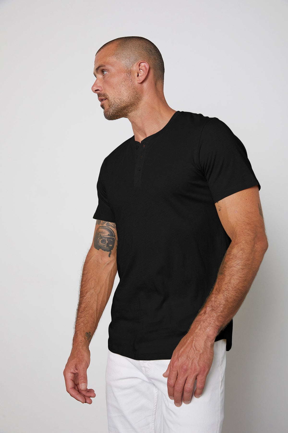   FULTON SHORT SLEEVE HENLEY Velvet by Graham & Spencer 