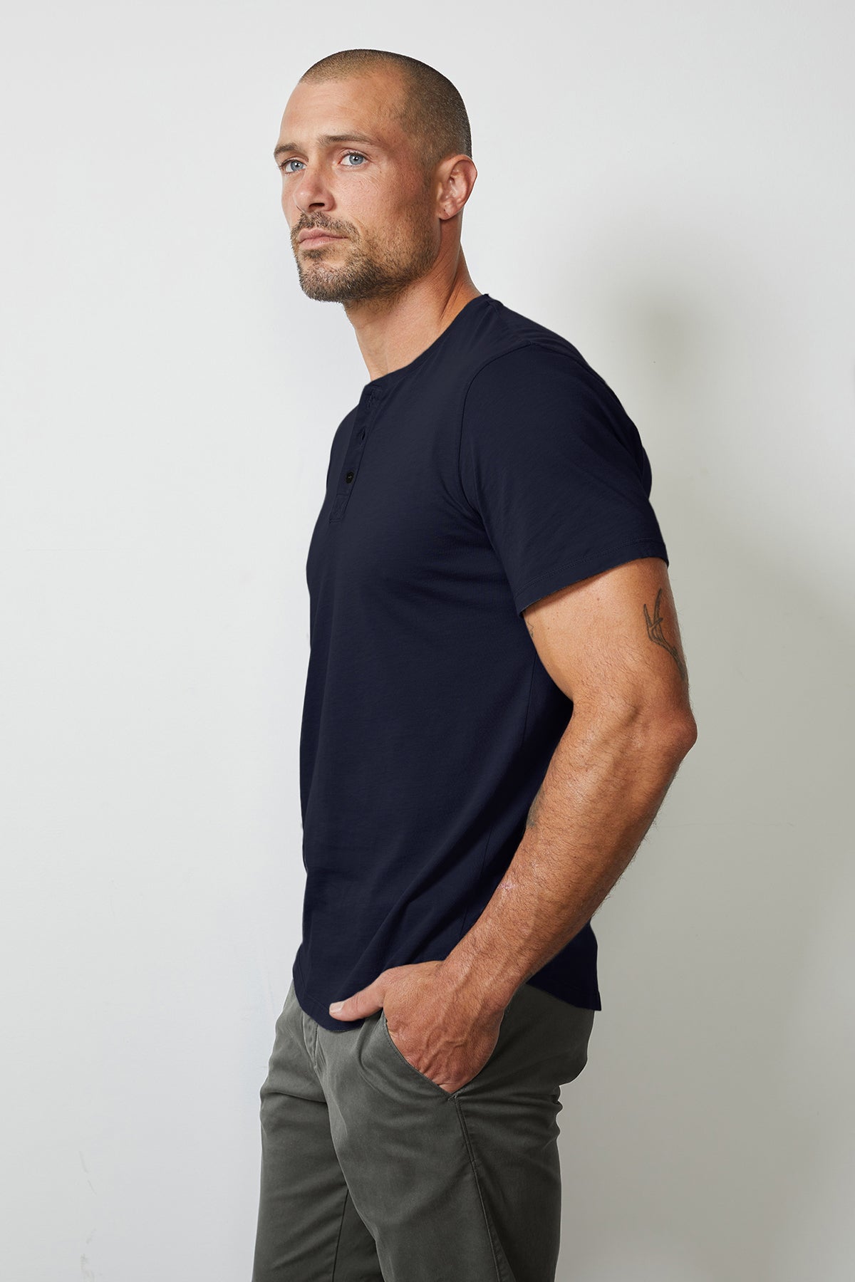   FULTON SHORT SLEEVE HENLEY Velvet by Graham & Spencer 