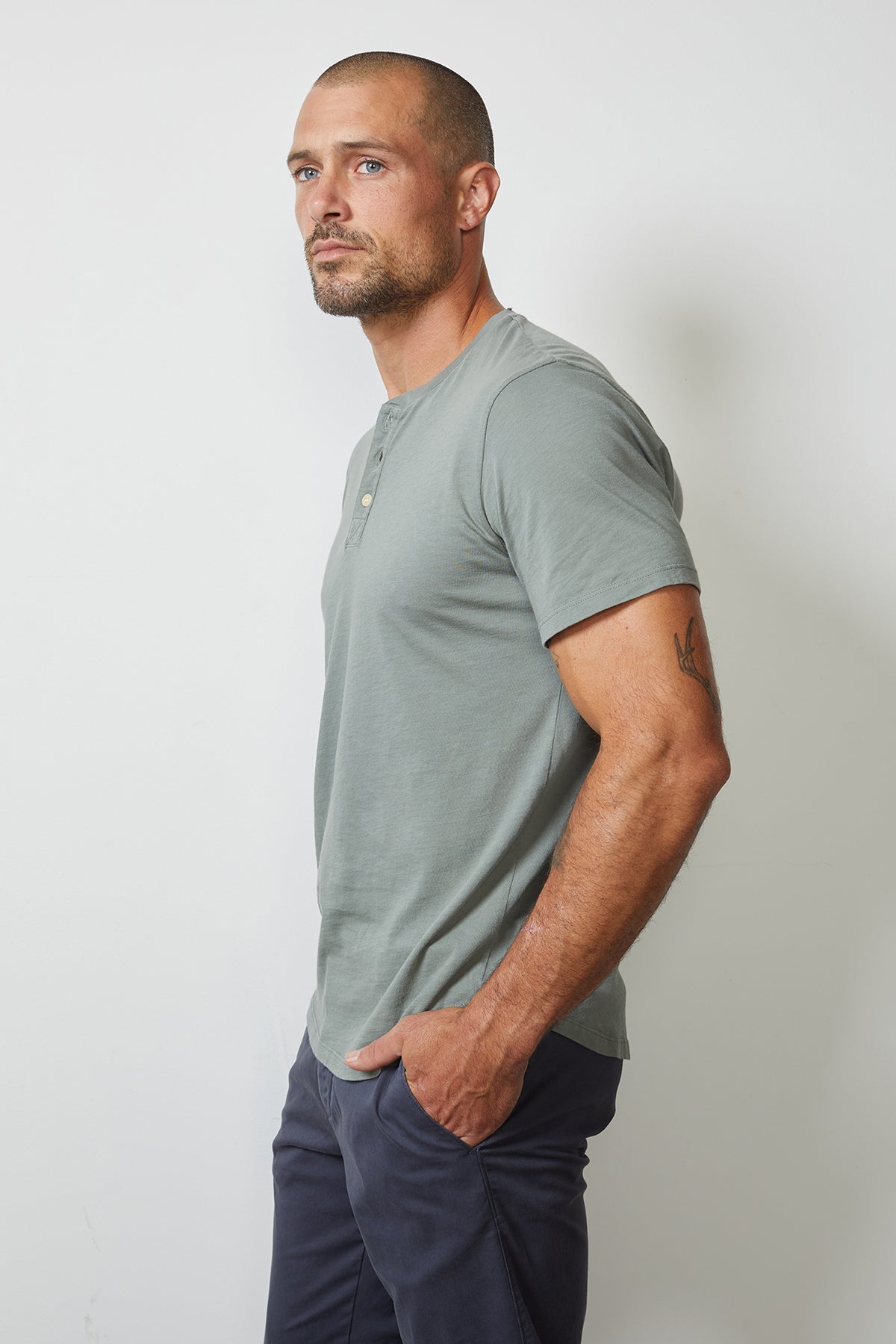   FULTON SHORT SLEEVE HENLEY Velvet by Graham & Spencer 