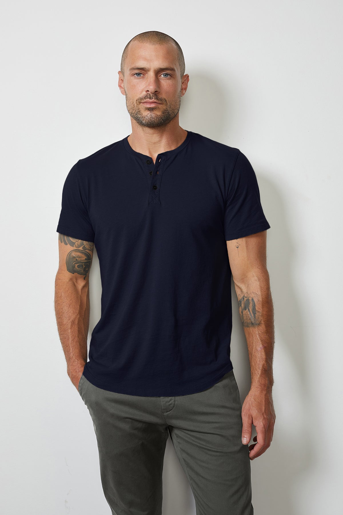   FULTON SHORT SLEEVE HENLEY Velvet by Graham & Spencer 