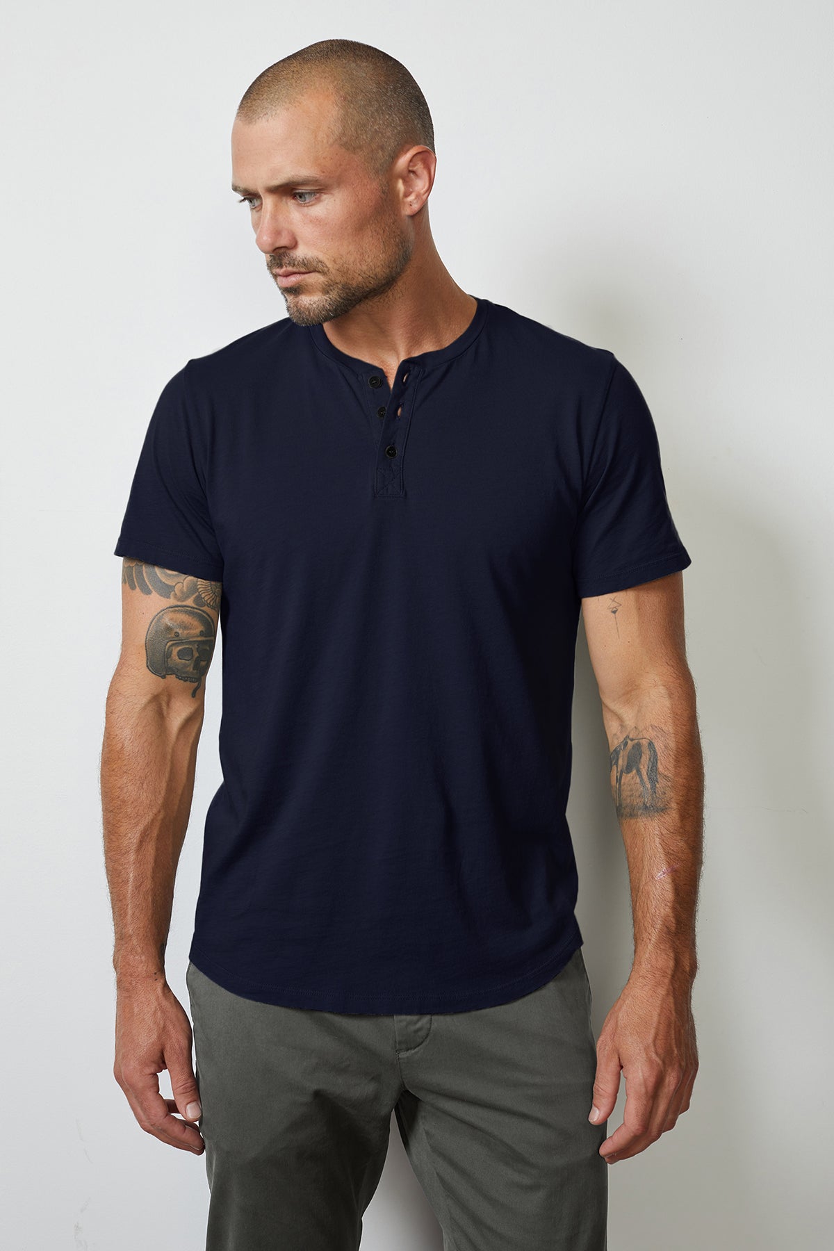   FULTON SHORT SLEEVE HENLEY Velvet by Graham & Spencer 