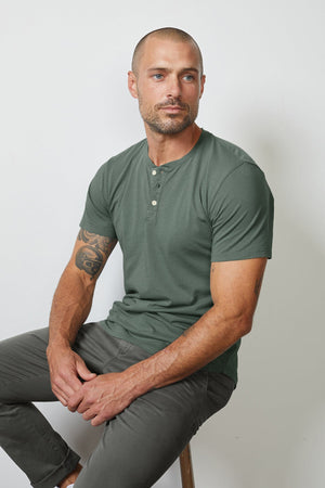 FULTON SHORT SLEEVE HENLEY - Velvet Staging 2.0