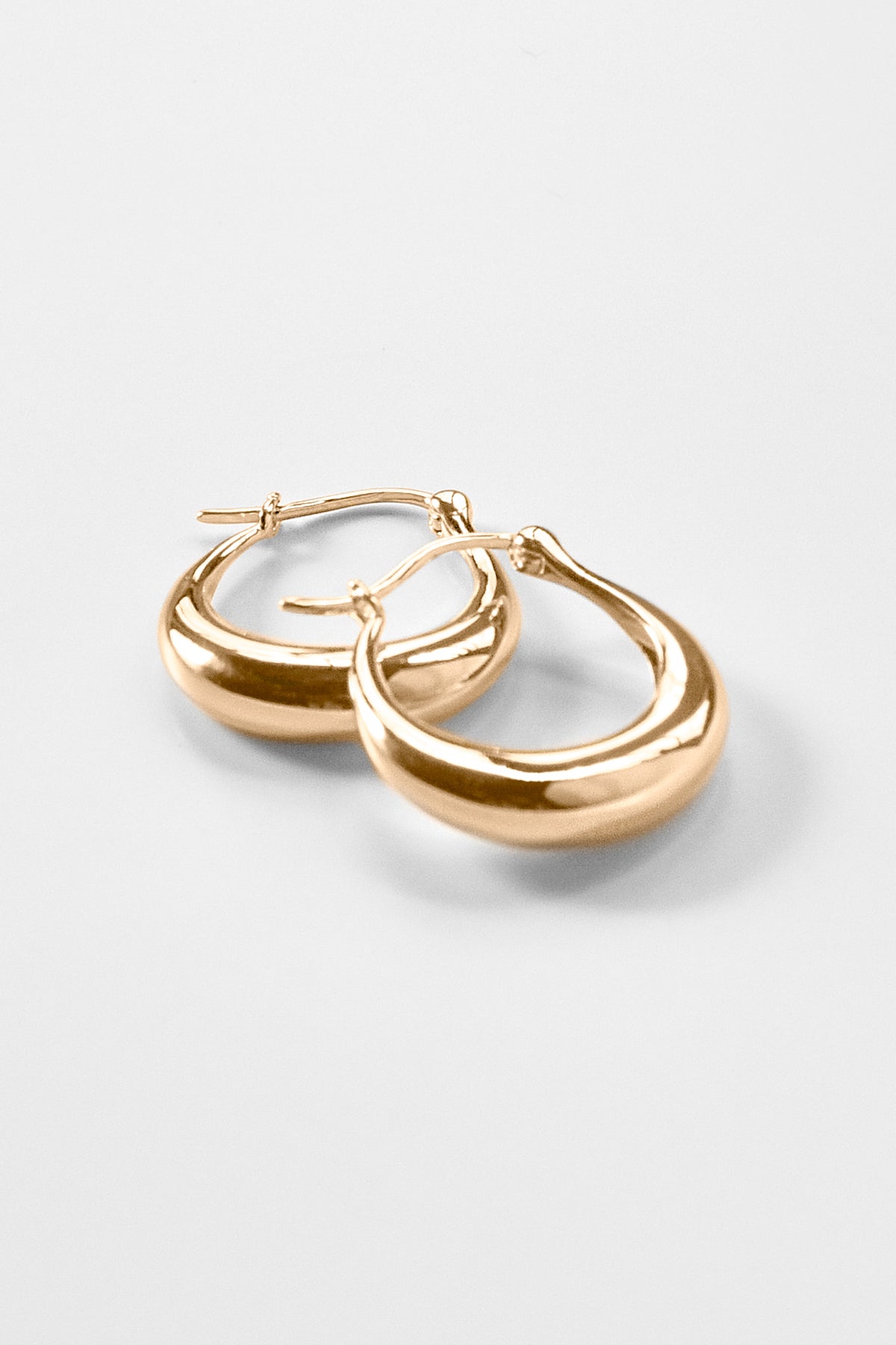 HENDRY HOOP EARRINGS BY THATCH - Velvet Staging 2.0
