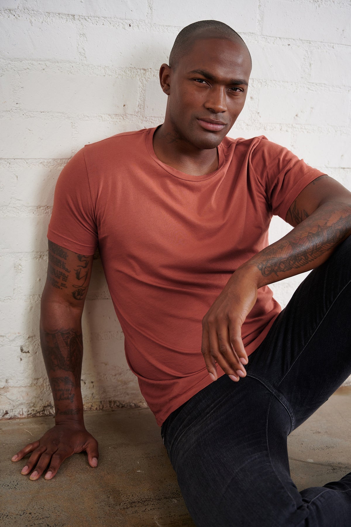 HOWARD WHISPER CLASSIC CREW NECK TEE - Velvet Staging 2.0