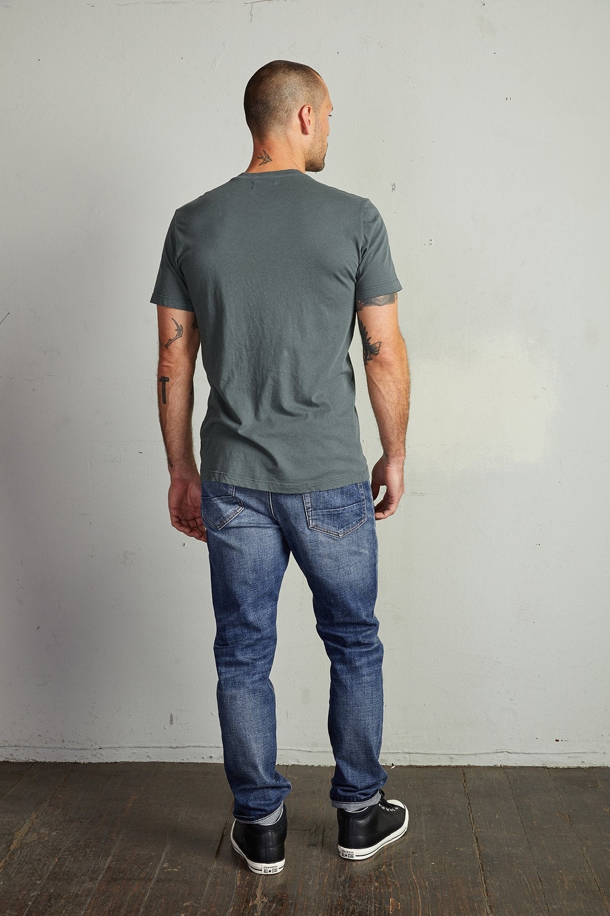 HOWARD WHISPER CLASSIC CREW NECK TEE - Velvet Staging 2.0-26916173578436