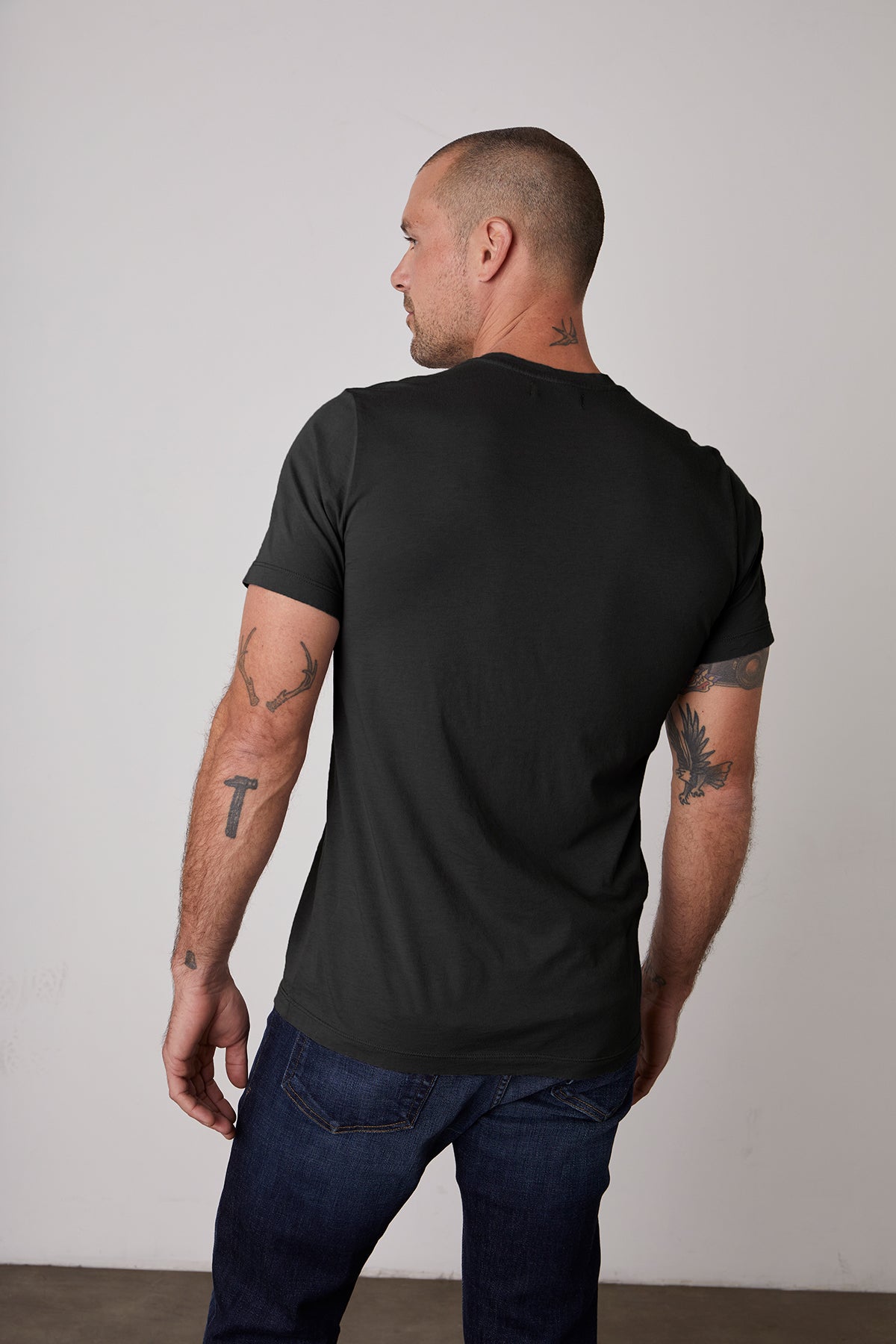HOWARD WHISPER CLASSIC CREW NECK TEE - Velvet Staging 2.0-26916164862148