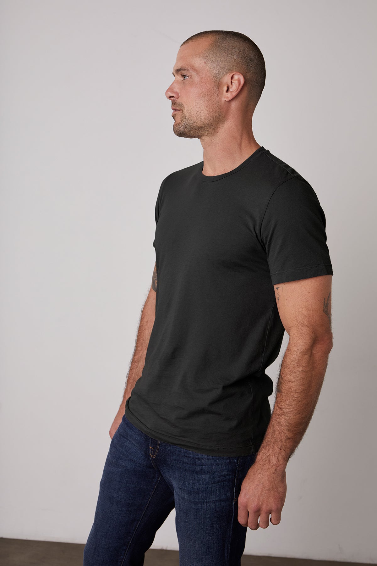 HOWARD WHISPER CLASSIC CREW NECK TEE - Velvet Staging 2.0-26916164829380