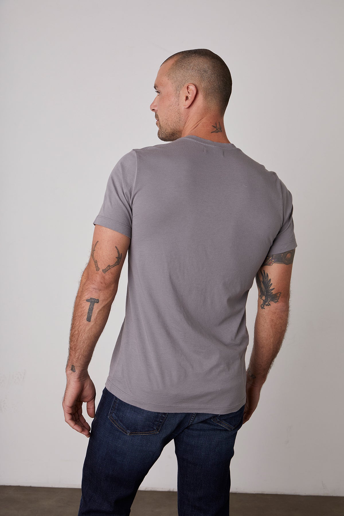 HOWARD WHISPER CLASSIC CREW NECK TEE - Velvet Staging 2.0