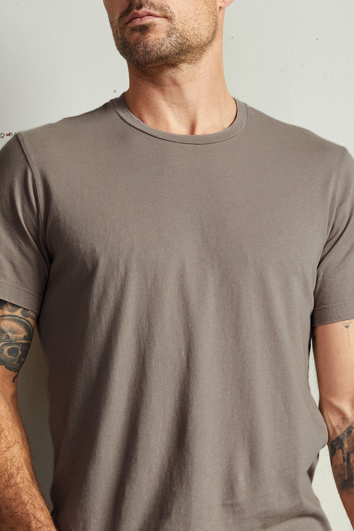 HOWARD WHISPER CLASSIC CREW NECK TEE - Velvet Staging 2.0-26916165091524