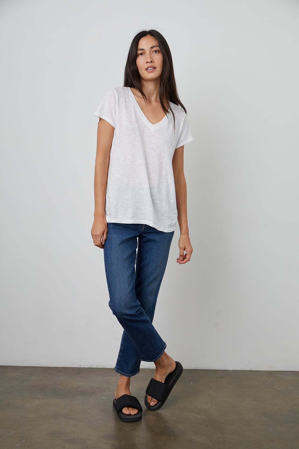   JILIAN ORIGINAL SLUB V-NECK TEE Velvet by Graham & Spencer 