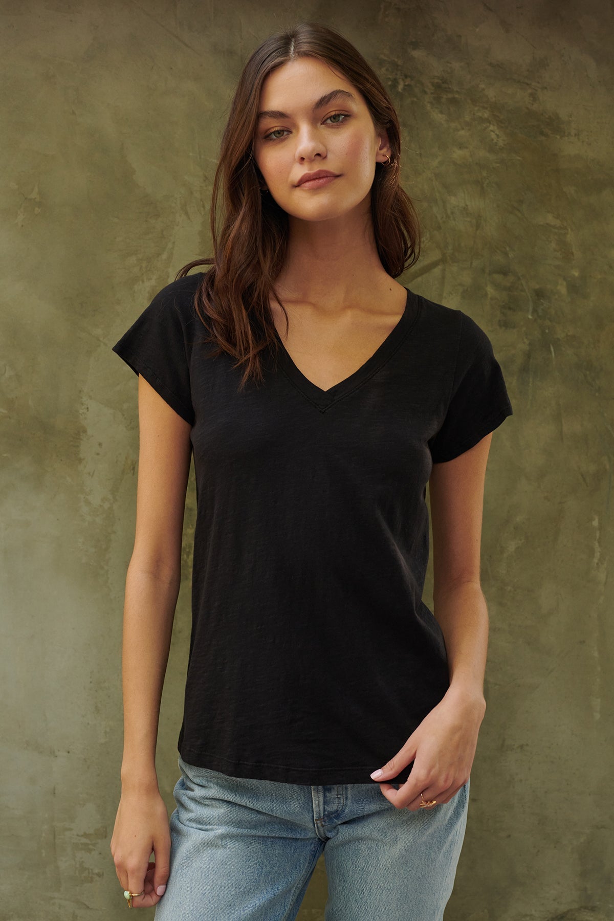   JILIAN ORIGINAL SLUB V-NECK TEE Velvet by Graham & Spencer 