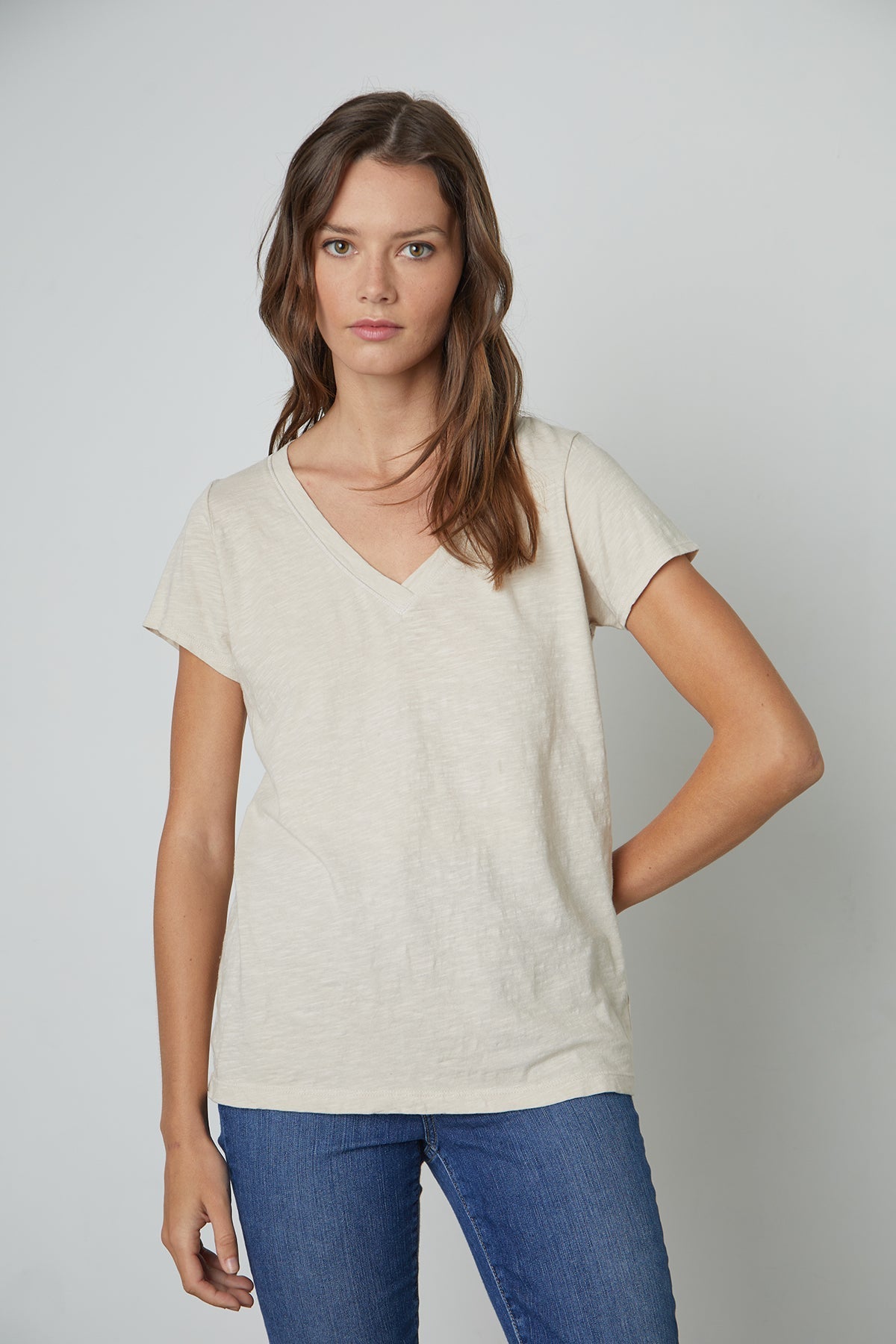   JILIAN ORIGINAL SLUB V-NECK TEE Velvet by Graham & Spencer 