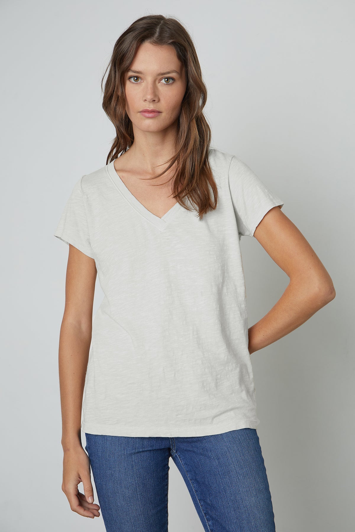   JILIAN ORIGINAL SLUB V-NECK TEE Velvet by Graham & Spencer 