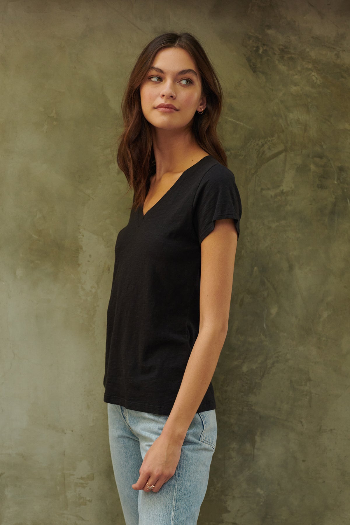   JILIAN ORIGINAL SLUB V-NECK TEE Velvet by Graham & Spencer 