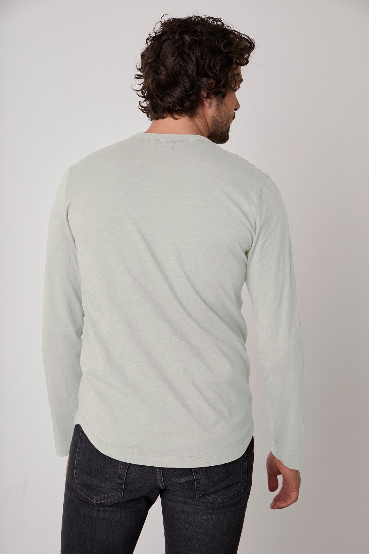KAI CREW NECK TEE - Velvet Staging 2.0