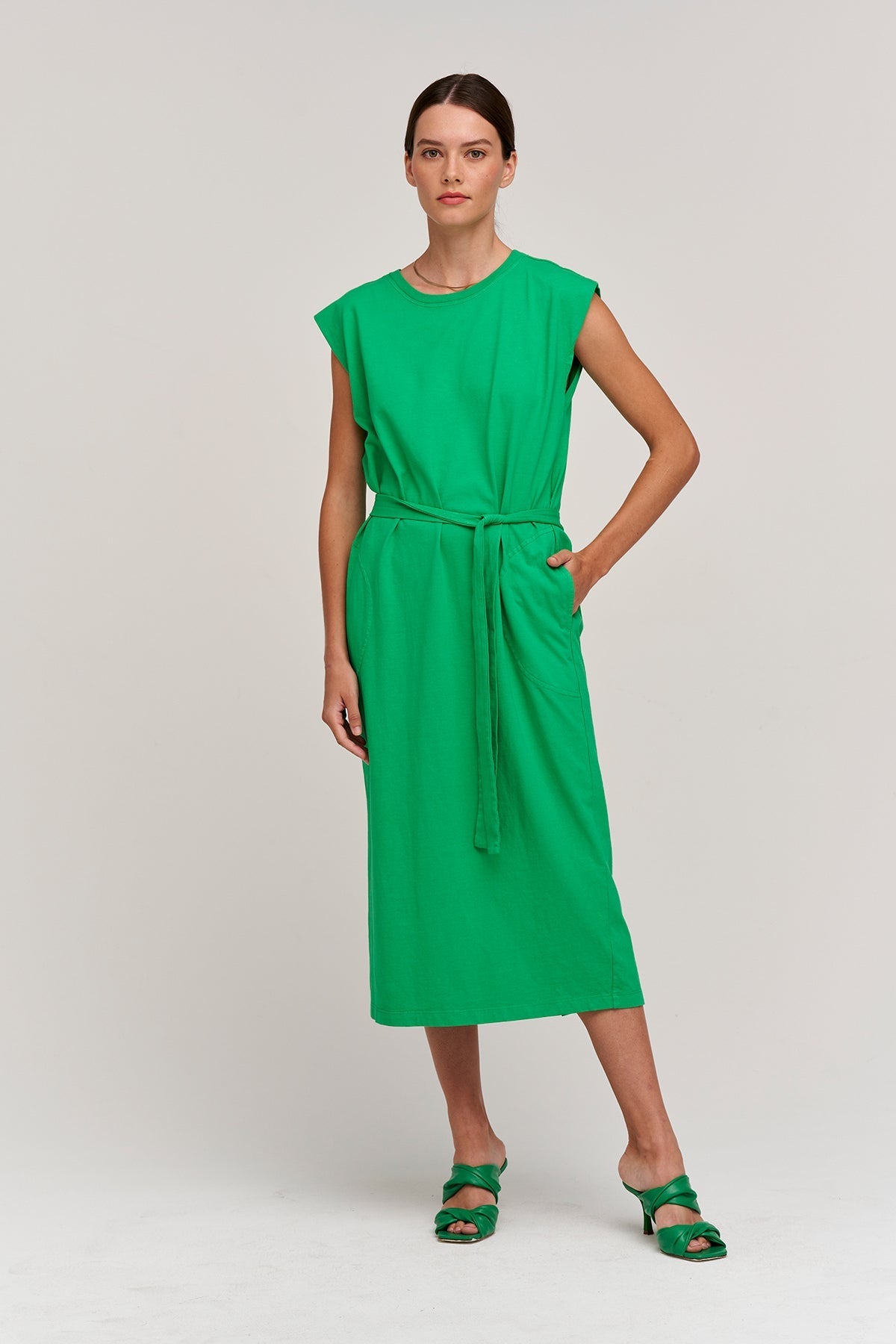 KENNY SLEEVELESS DRESS - Velvet Staging 2.0
