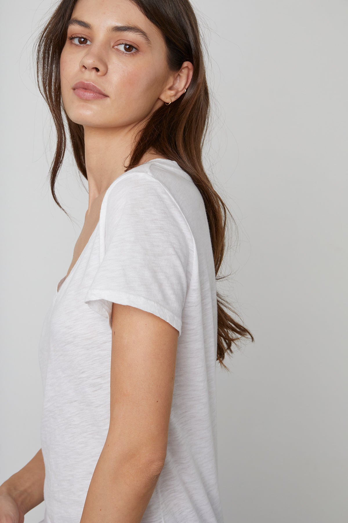   LILITH COTTON SLUB V-NECK TEE Velvet by Graham & Spencer 