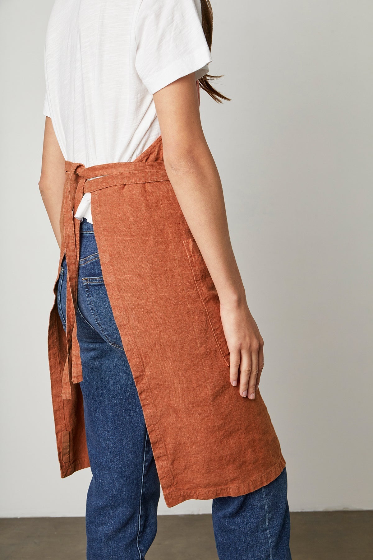 LINEN APRON - Velvet Staging 2.0