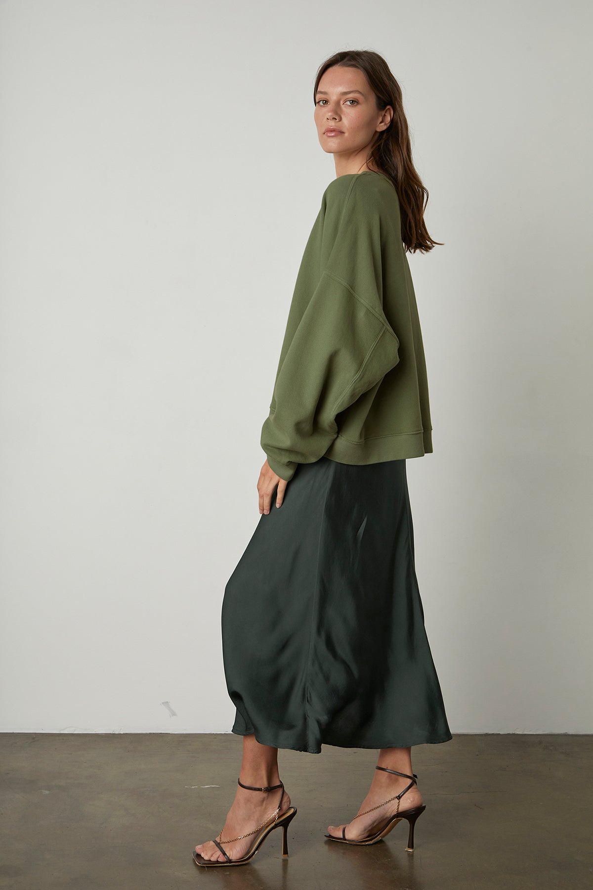 MARGOT OVERSIZED SWEATSHIRT - Velvet Staging 2.0