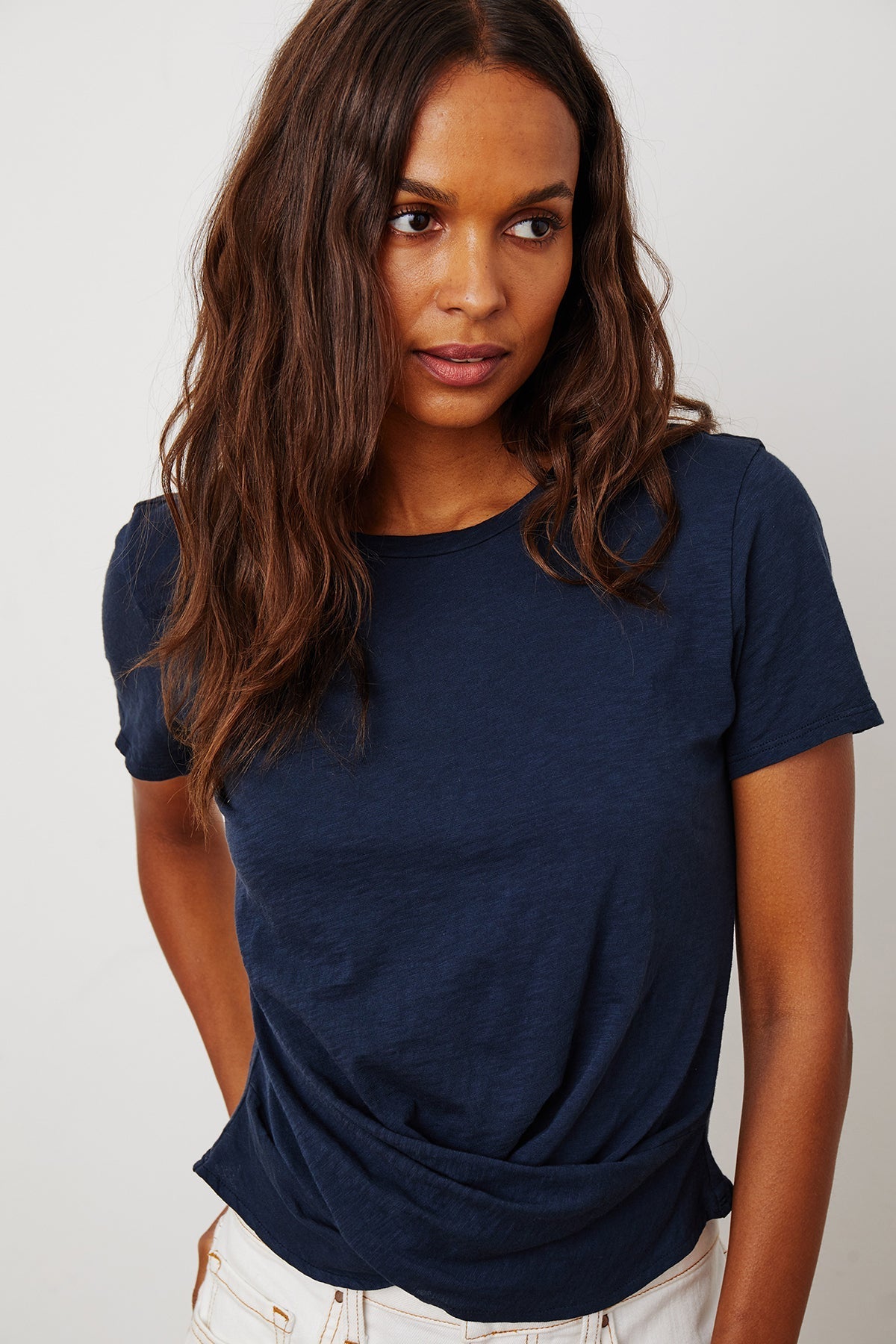 MELLI TWIST FRONT TEE - Velvet Staging 2.0