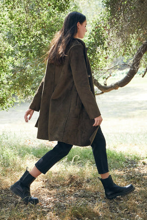 MERYL REVERSIBLE LUX SHERPA COAT - Velvet Staging 2.0