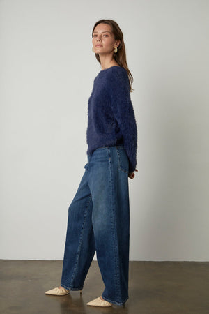 RAY CREW NECK SWEATER - Velvet Staging 2.0