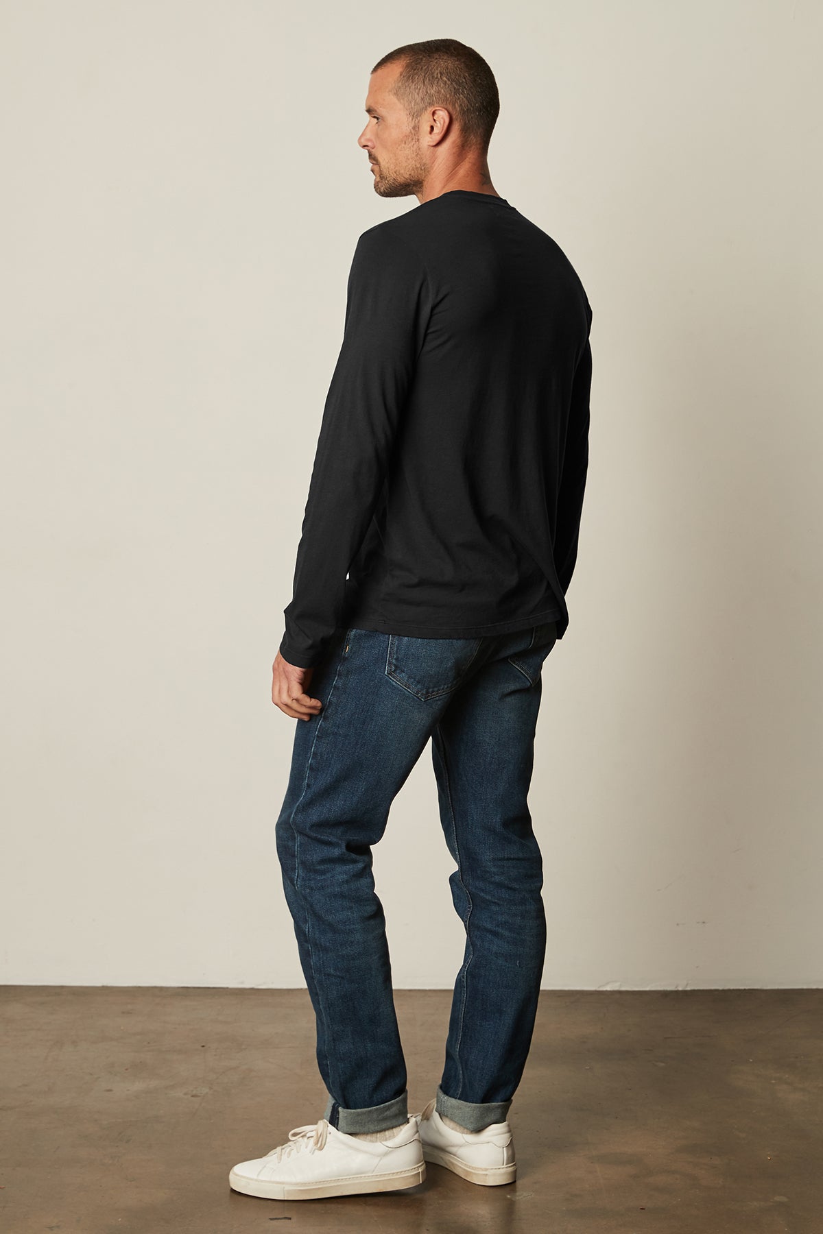   SKEETER WHISPER CLASSIC CREW NECK TEE - Velvet Staging 2.0 