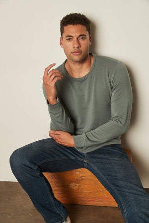 SOREN LUXE FLEECE PULLOVER Velvet by Graham & Spencer