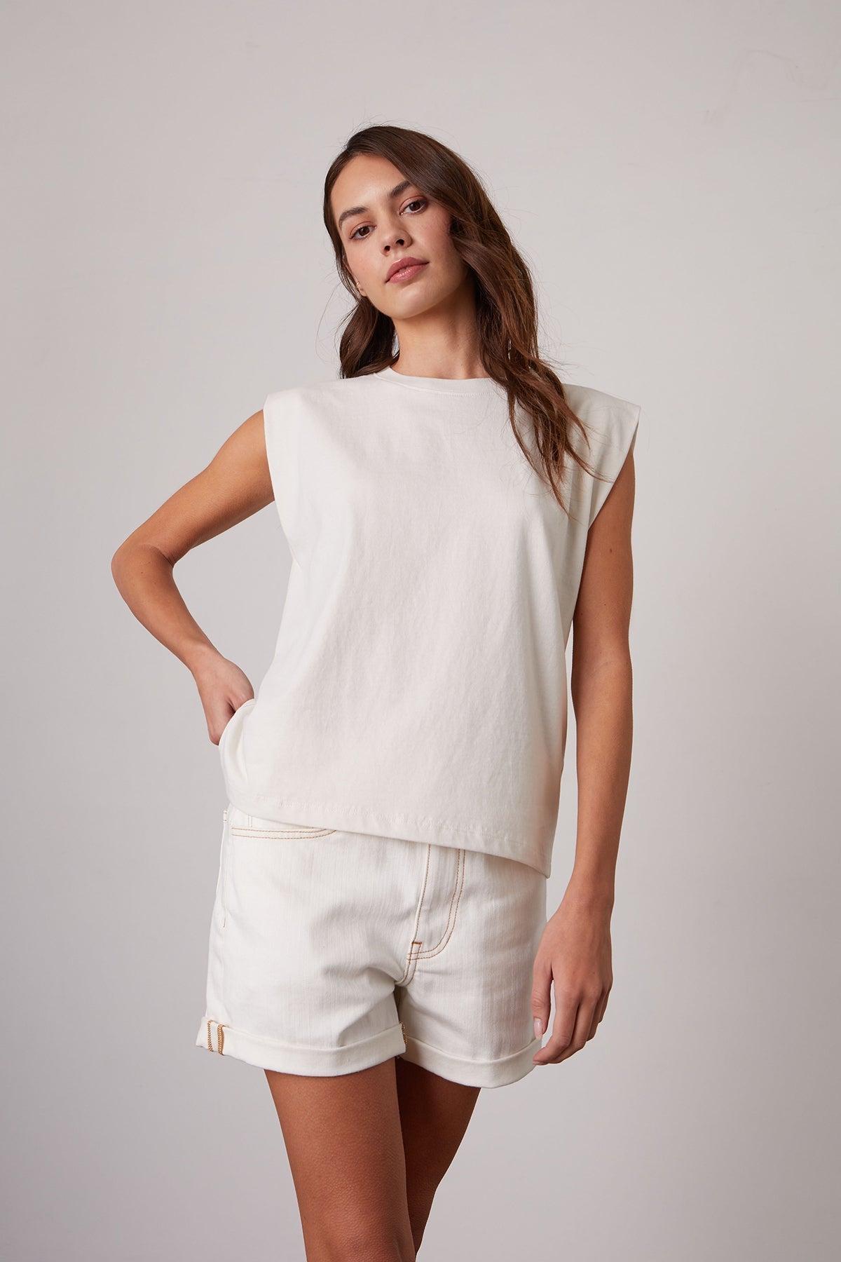 TRISTA MUSCLE TEE - Velvet Staging 2.0