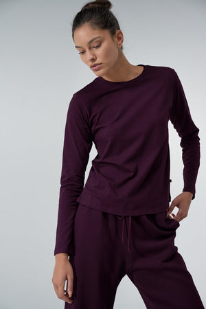 VICENTE TEE - Velvet Staging 2.0